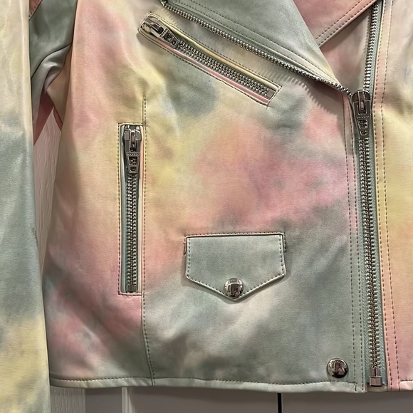 🎉💕 HOST PICK 🎉💕 NWOT Blanknyc rainbow faux leather moto style jacket - Picture 3 of 13